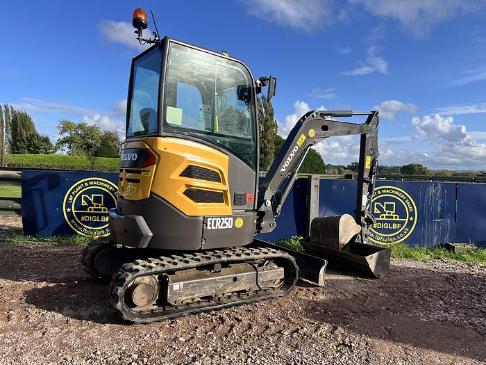 Used 2019 HITACHI ZX26U