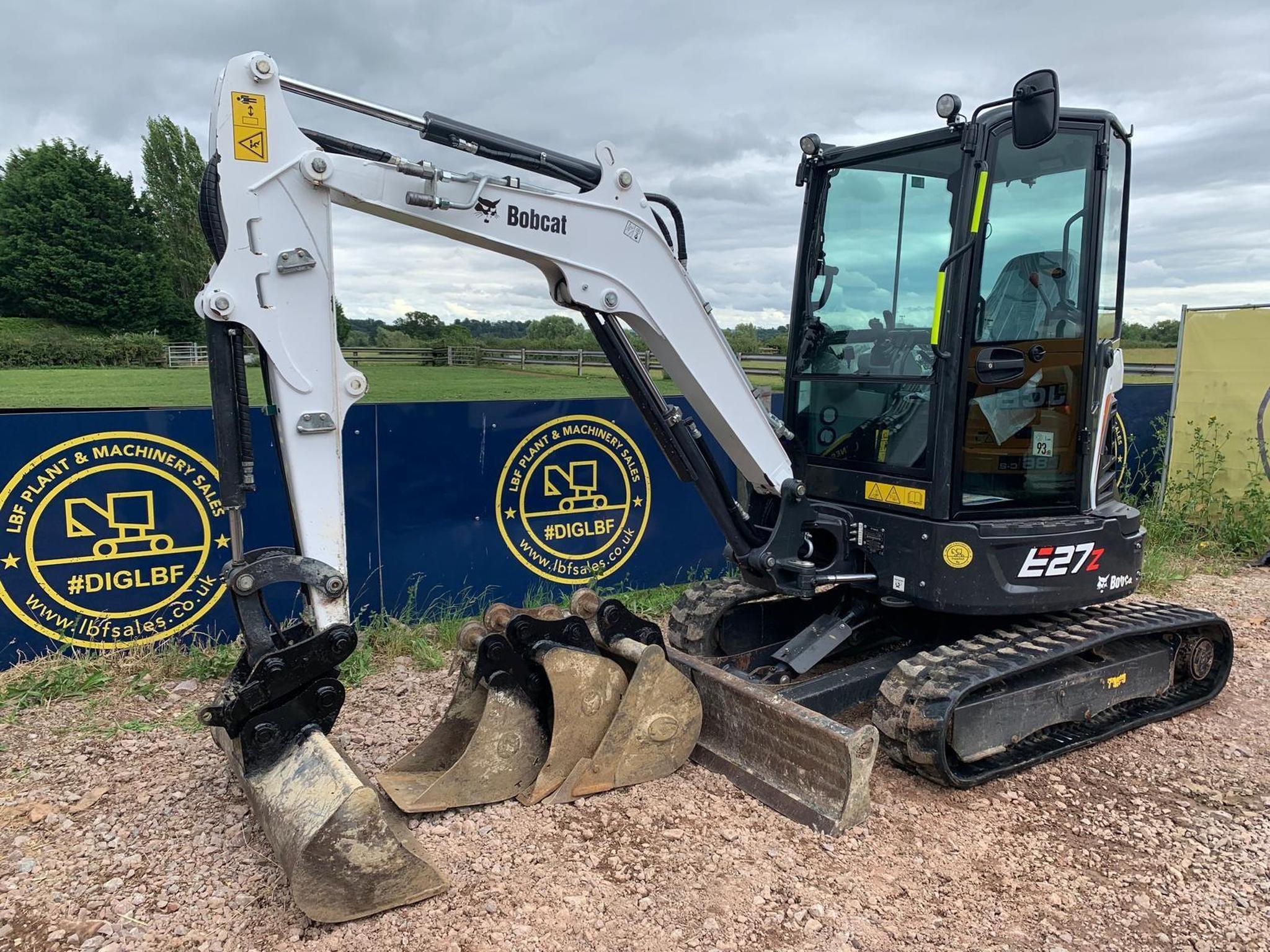 Used ONLY 1000HRS HYDRAULIC HITCH