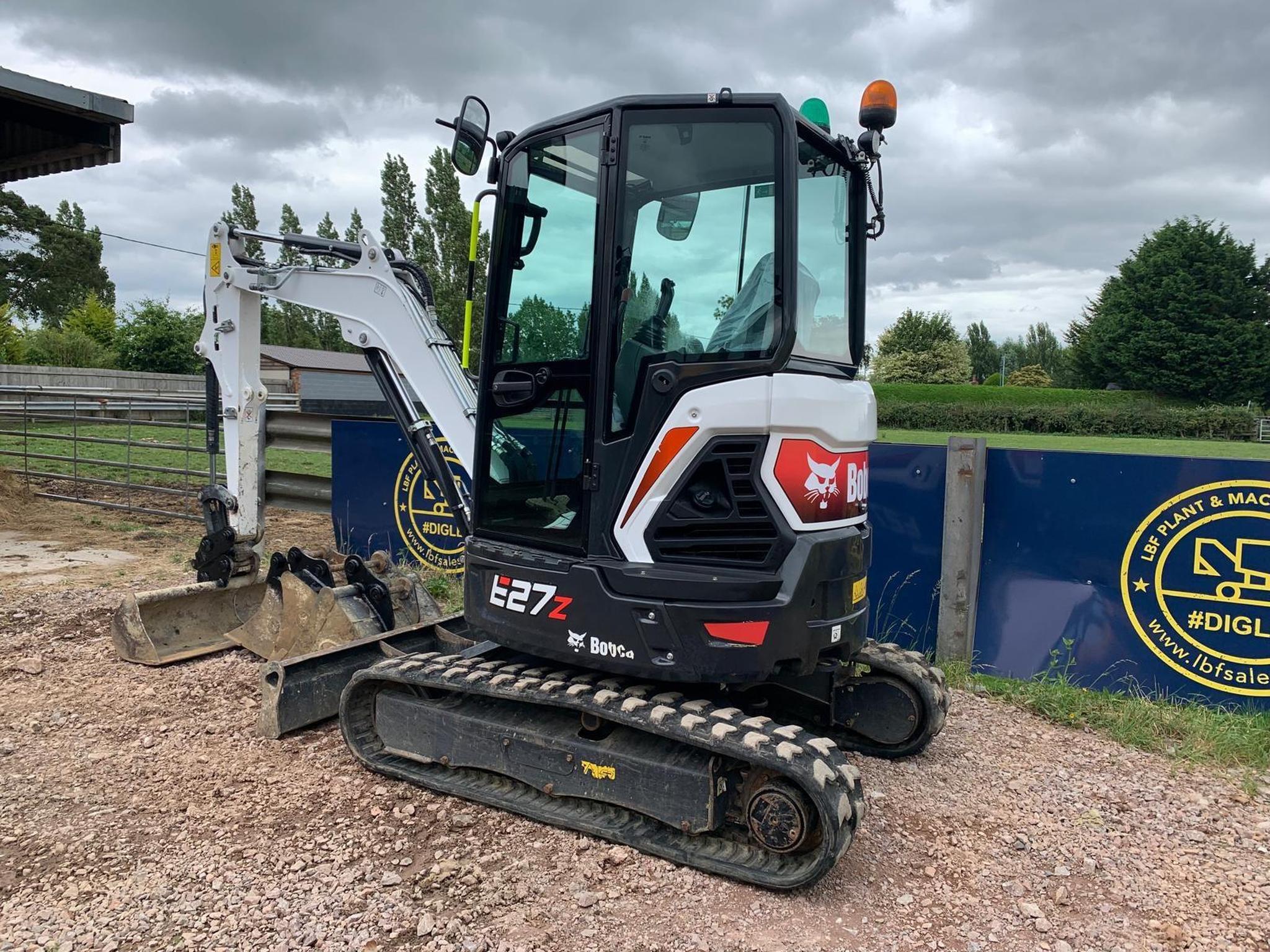 Used ONLY 1000HRS HYDRAULIC HITCH