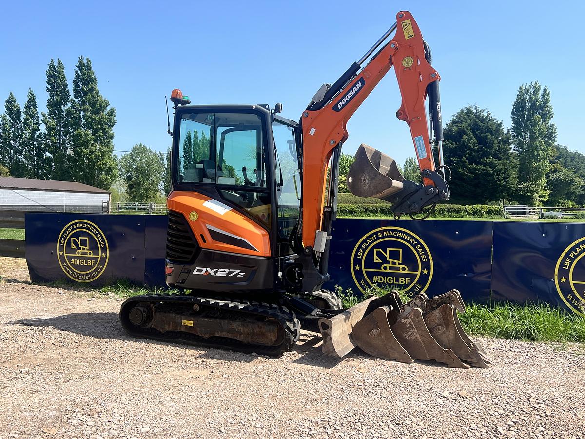 Used 2020 DOOSAN DX27Z