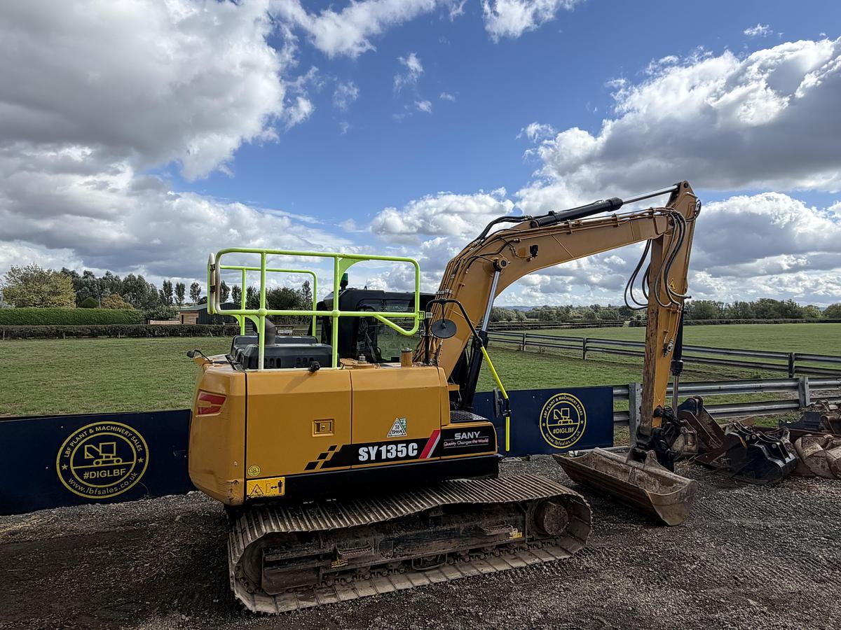 Used 2023 SANY SY135C
