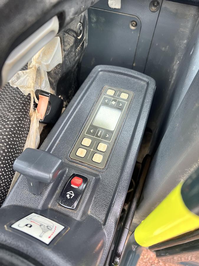 Used 2021 HYUNDIA HX85A