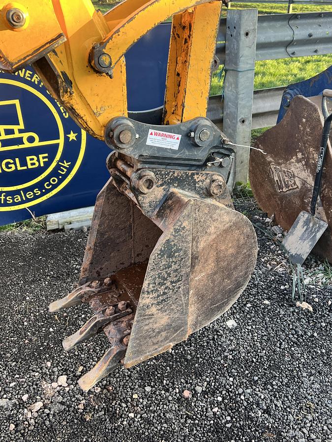 Used 2004 JCB 2CX STREET MASTER