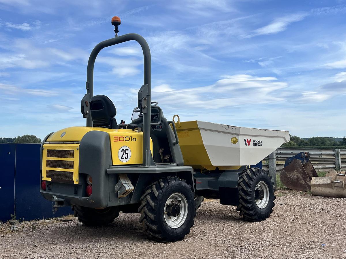 Used 2015 WACKER NEUSON 3001s