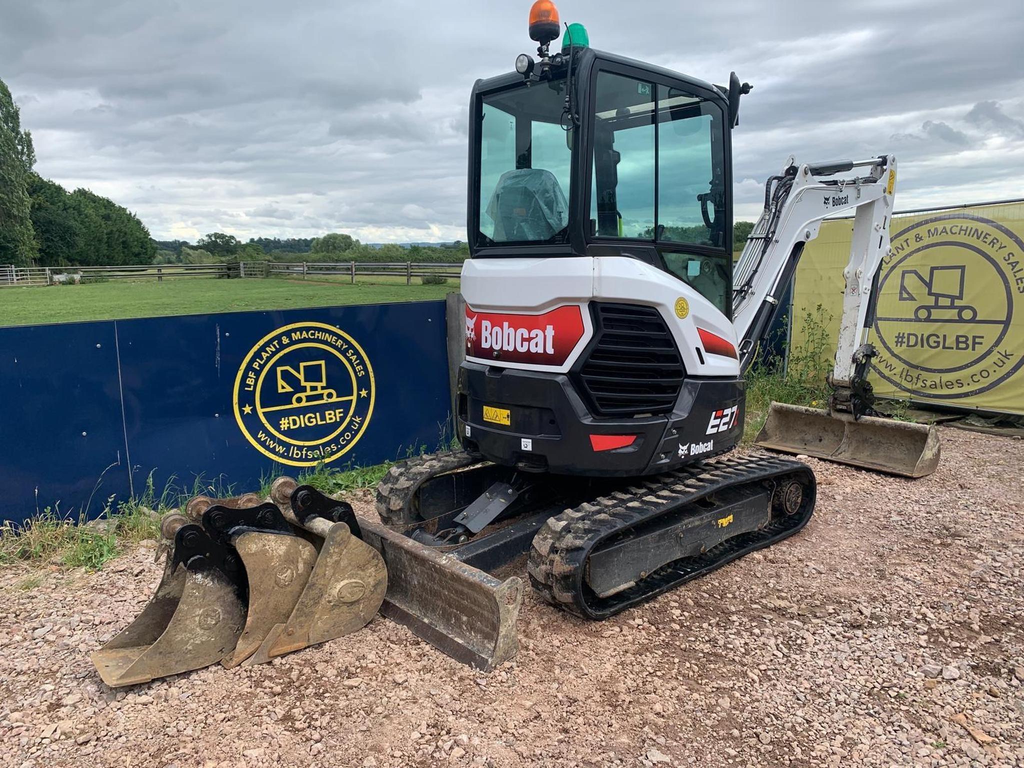 Used ONLY 1000HRS HYDRAULIC HITCH