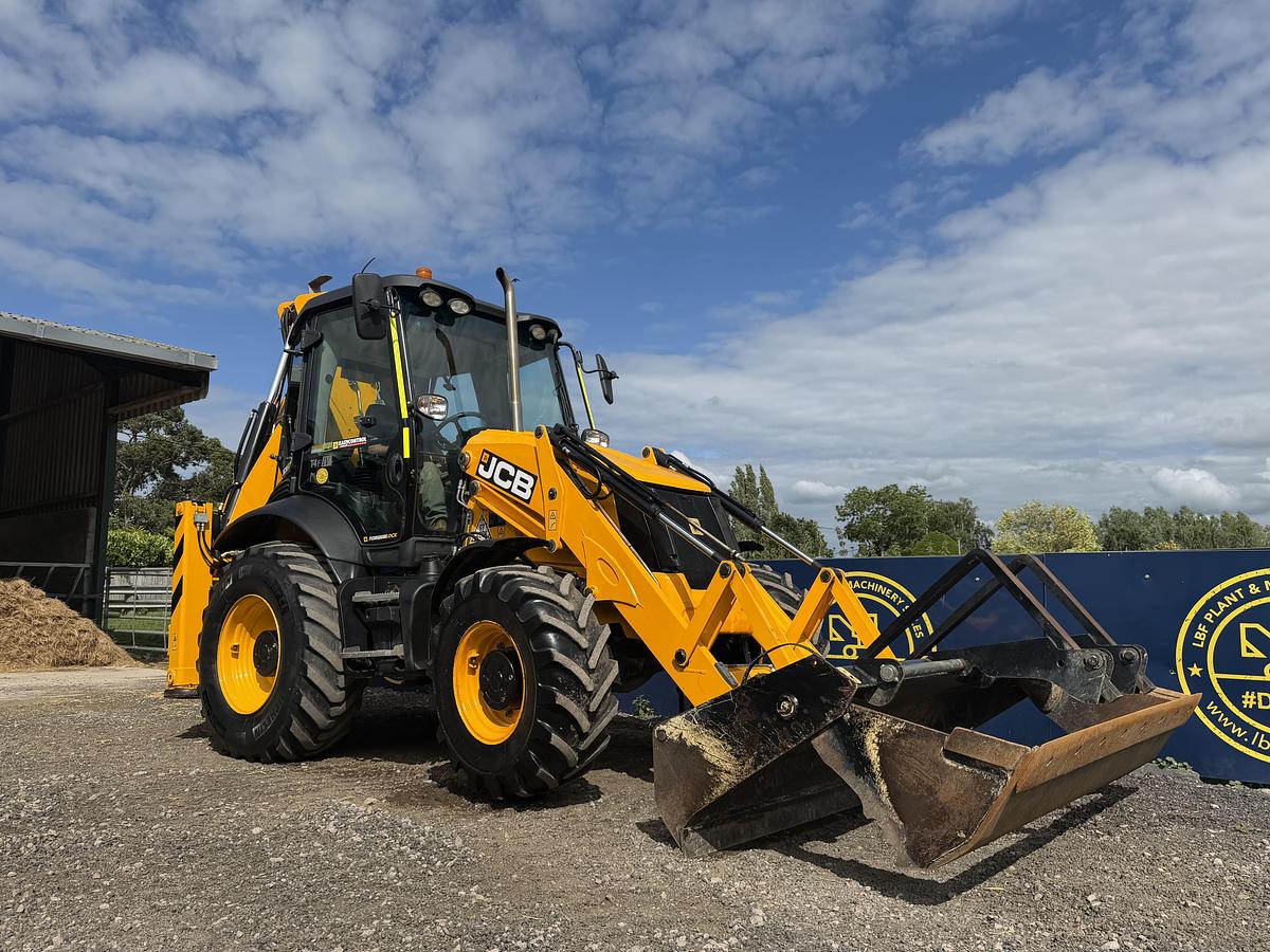 Used 2021 JCB 3CX SITE MASTER PRO