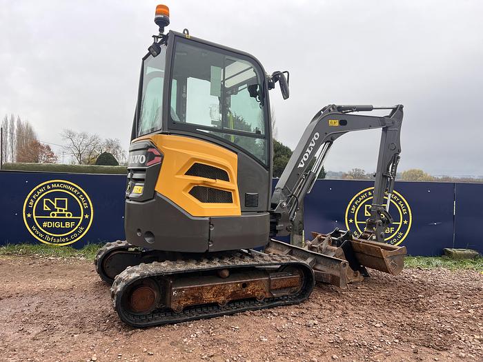 Used 2018 VOLVO ECR25D