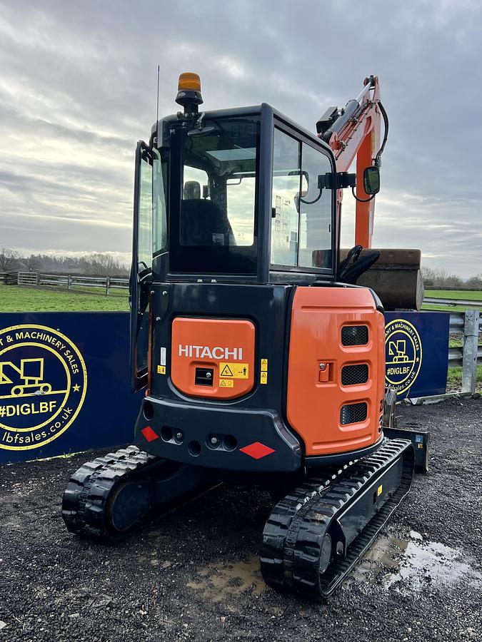 Used 2017 HITACHI ZX33U