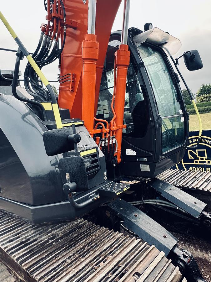 Used 2021 HITACHI ZAXIS ZX135USBL-6