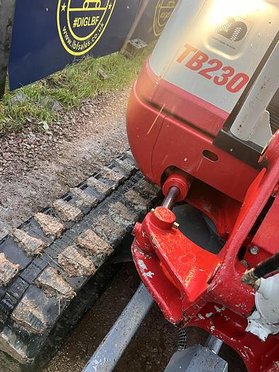 Used 2017 TAKEUCHI TB230