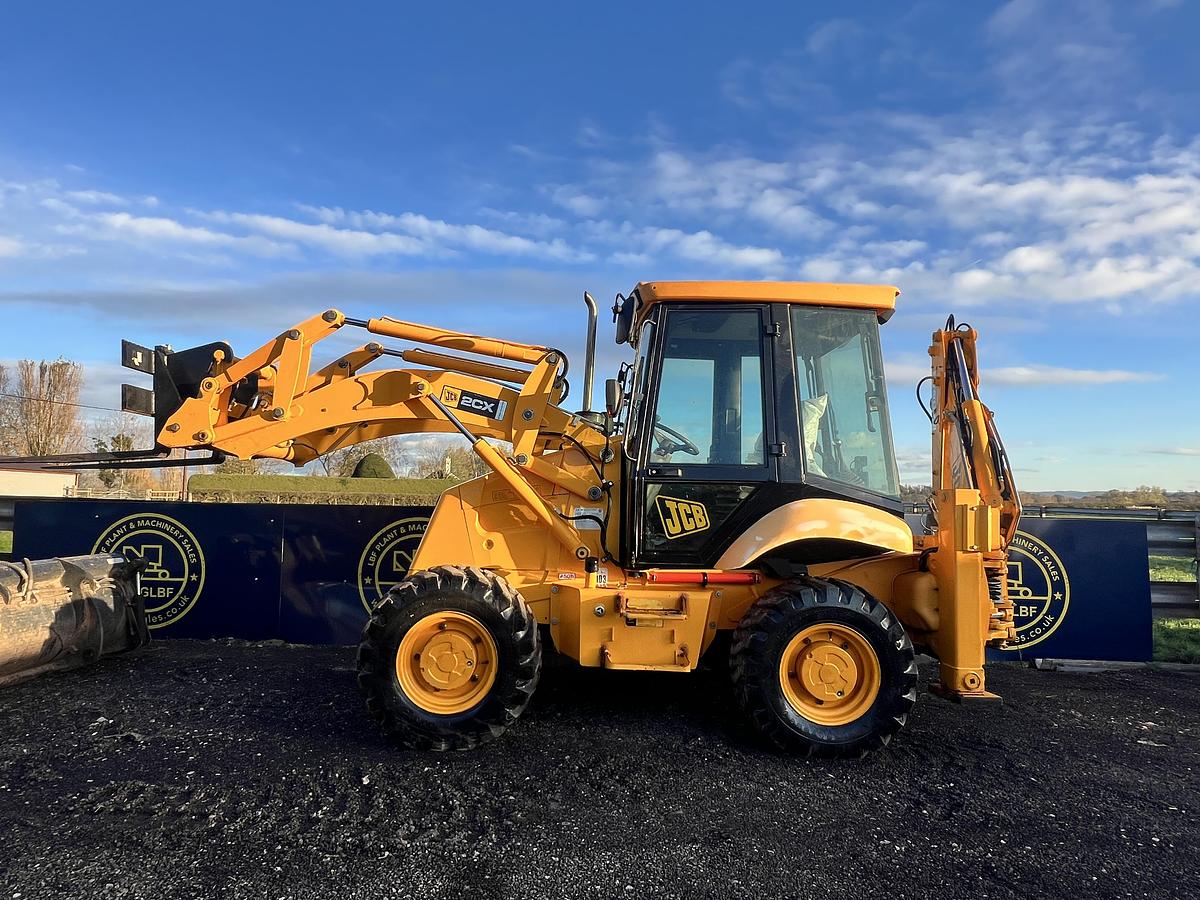 Used 2004 JCB 2CX STREET MASTER