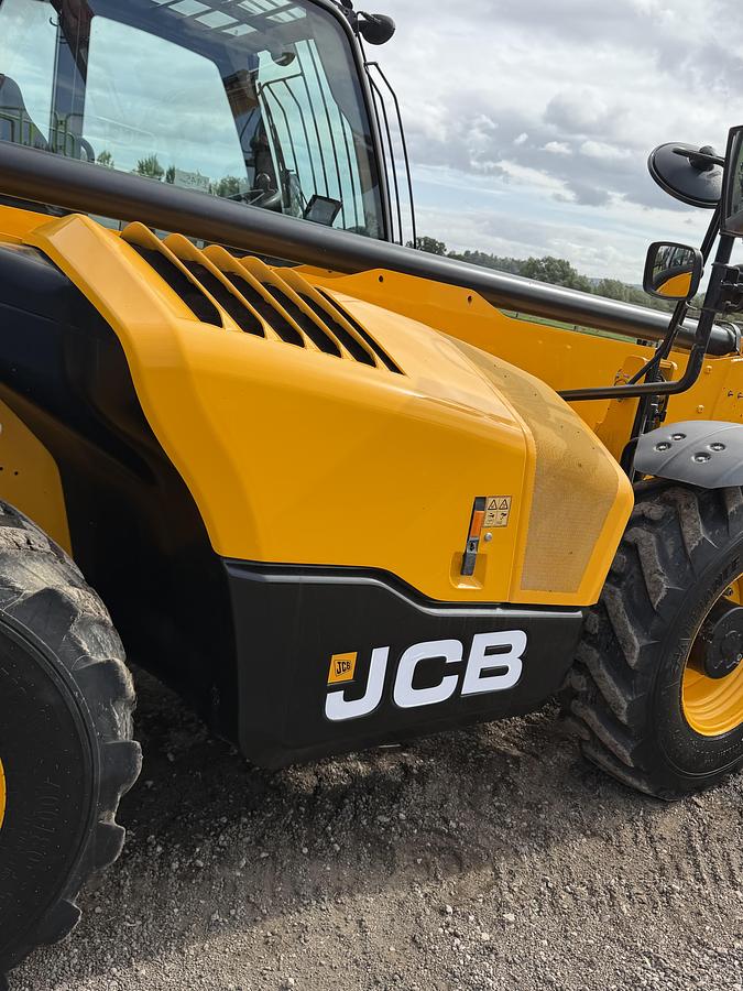 Used 2022 JCB 540-140