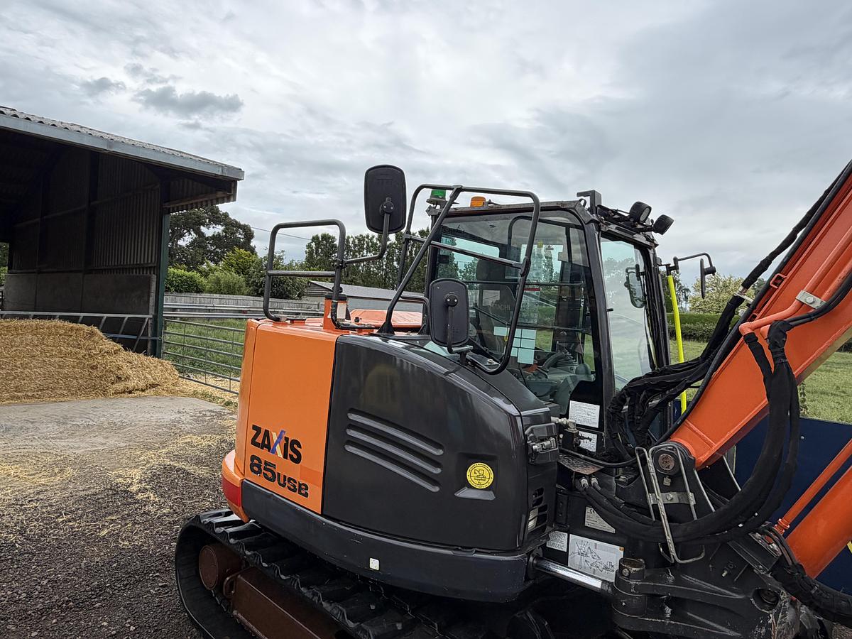 Used 2018 HITACHI ZX85USB-5