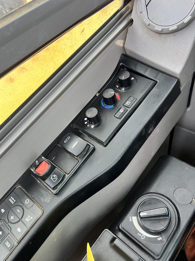 Used 2020 VOLVO ECR88D PRO