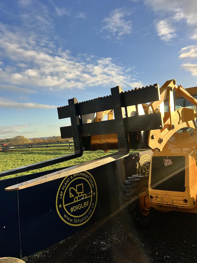 Used 2004 JCB 2CX STREET MASTER