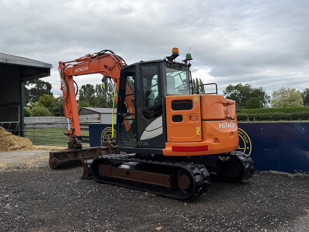 Used 2018 HITACHI ZX85USB-5