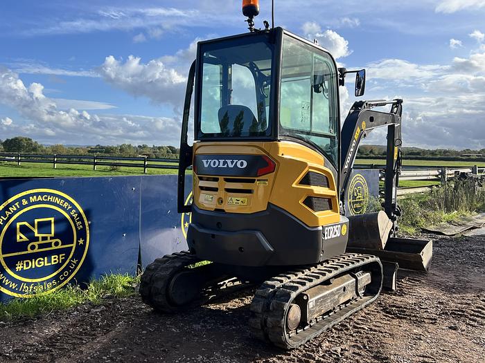 Used 2019 HITACHI ZX26U