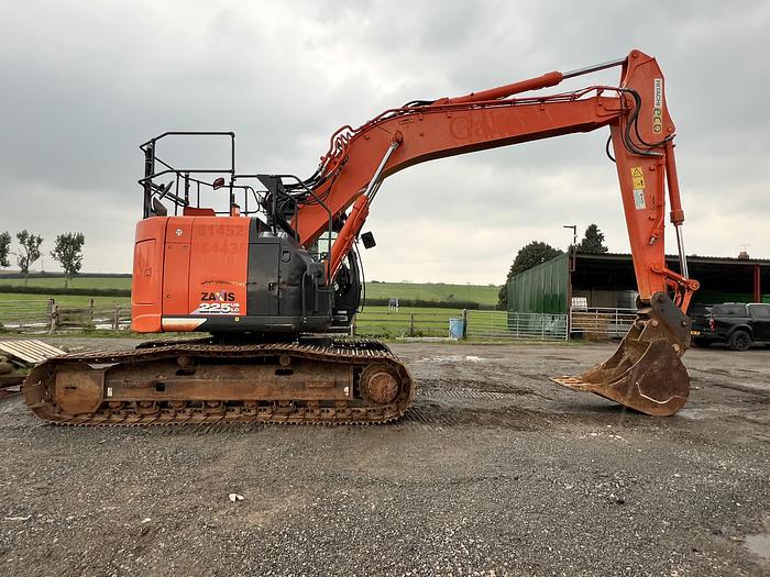 Used 2017 HITACHI ZAXIS ZX225US LC-6