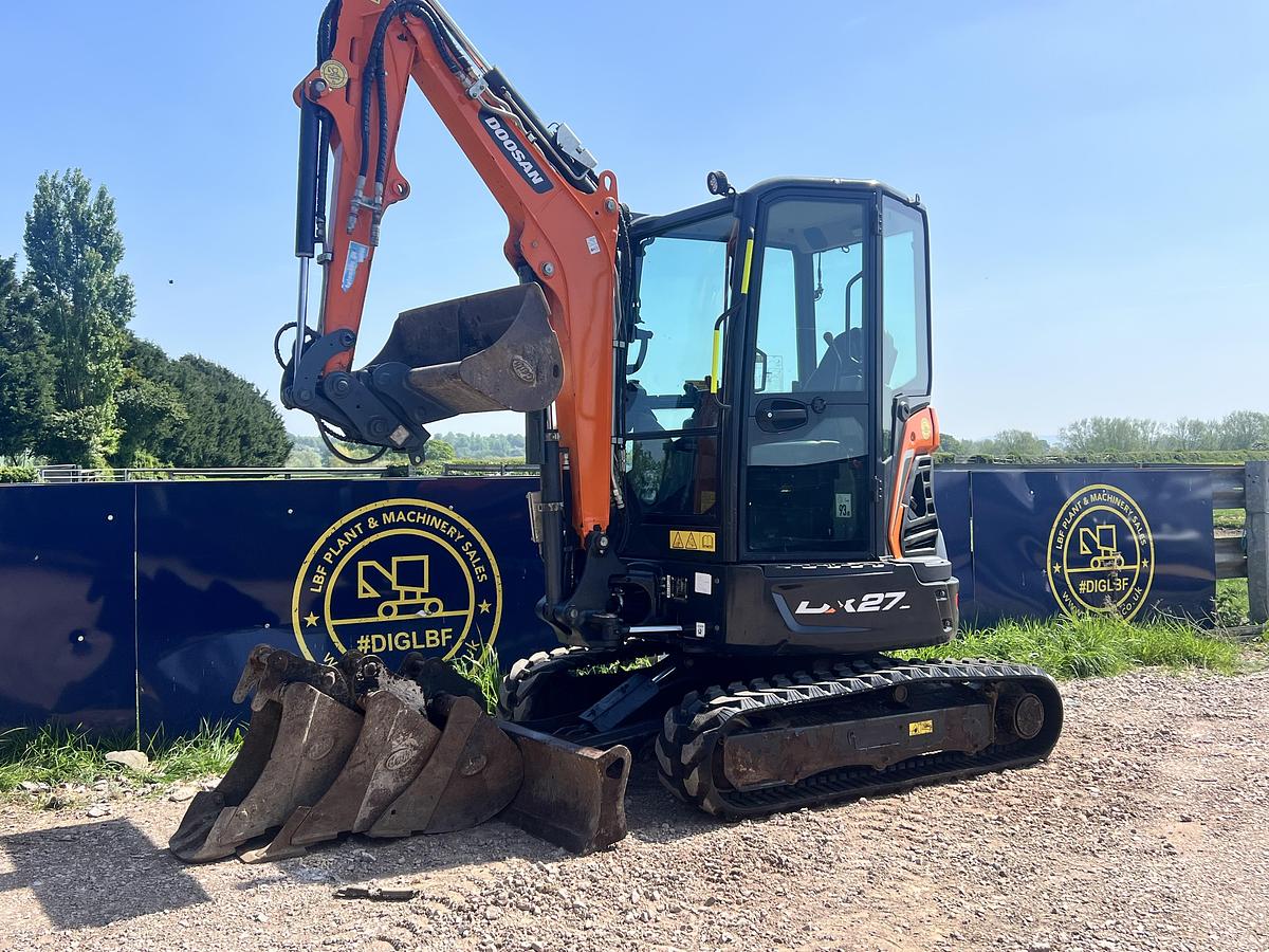 Used 2020 DOOSAN DX27Z