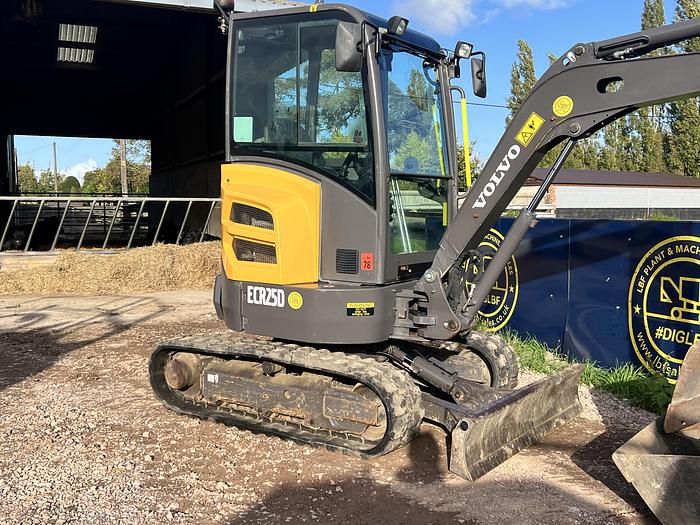 Used 2019 HITACHI ZX26U