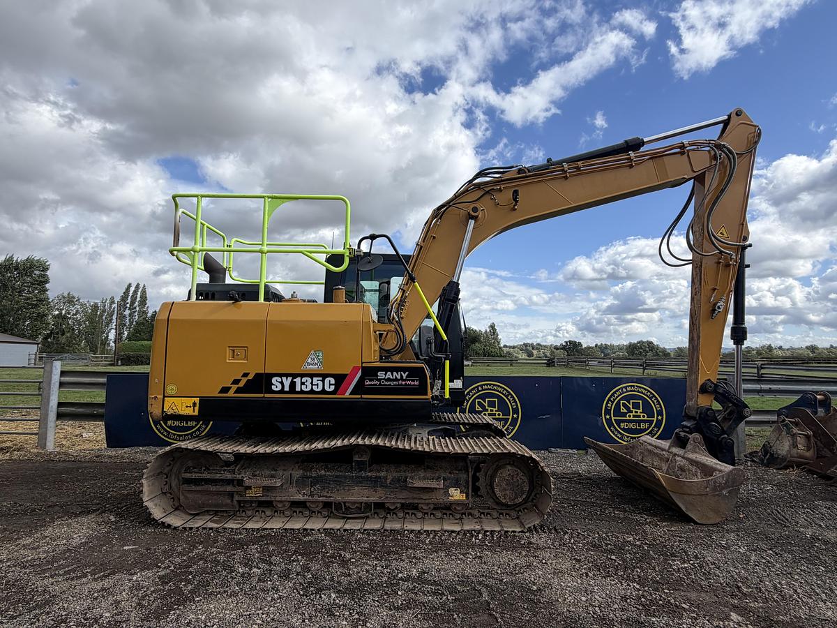Used 2023 SANY SY135C