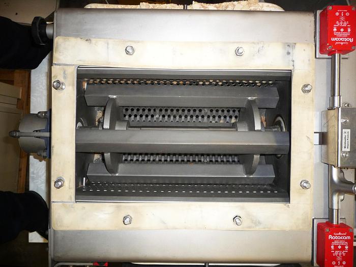Used Zerkleinerungsmaschine KEMUTEC Type M-305 als Horizontalreibe.