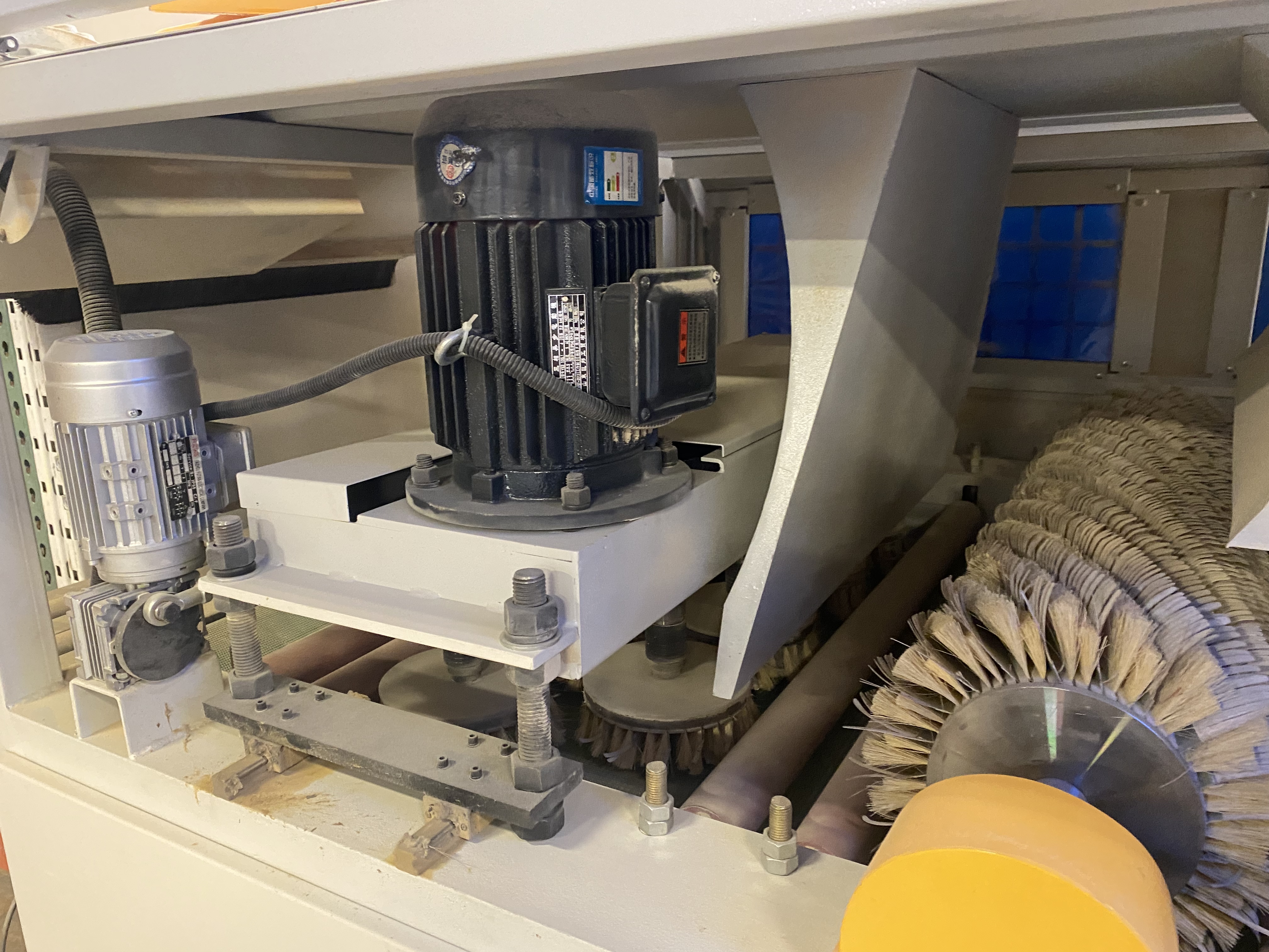 Used 2017 Quingdao KC1000-2YP-4R 18 discs sanding brush 4 long sanding roller sanding machine