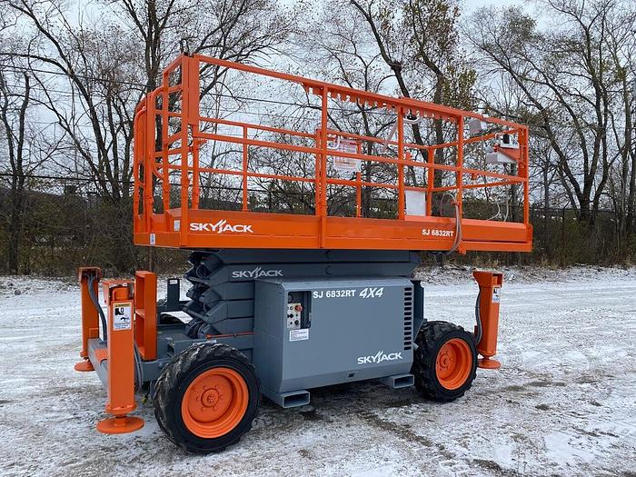 Used 2014 SKYJACK SJ6832RT