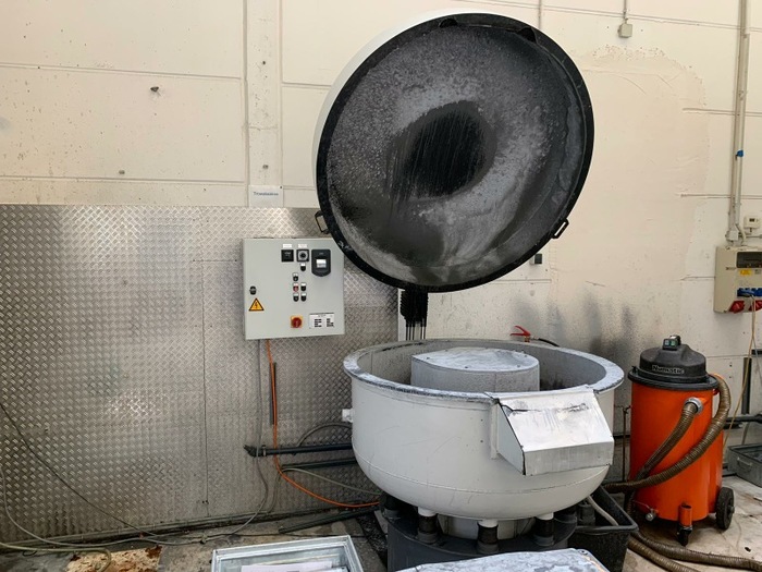 Gebraucht 2012 RÖSLER Trowalisieranlage Gleitschleifmaschine