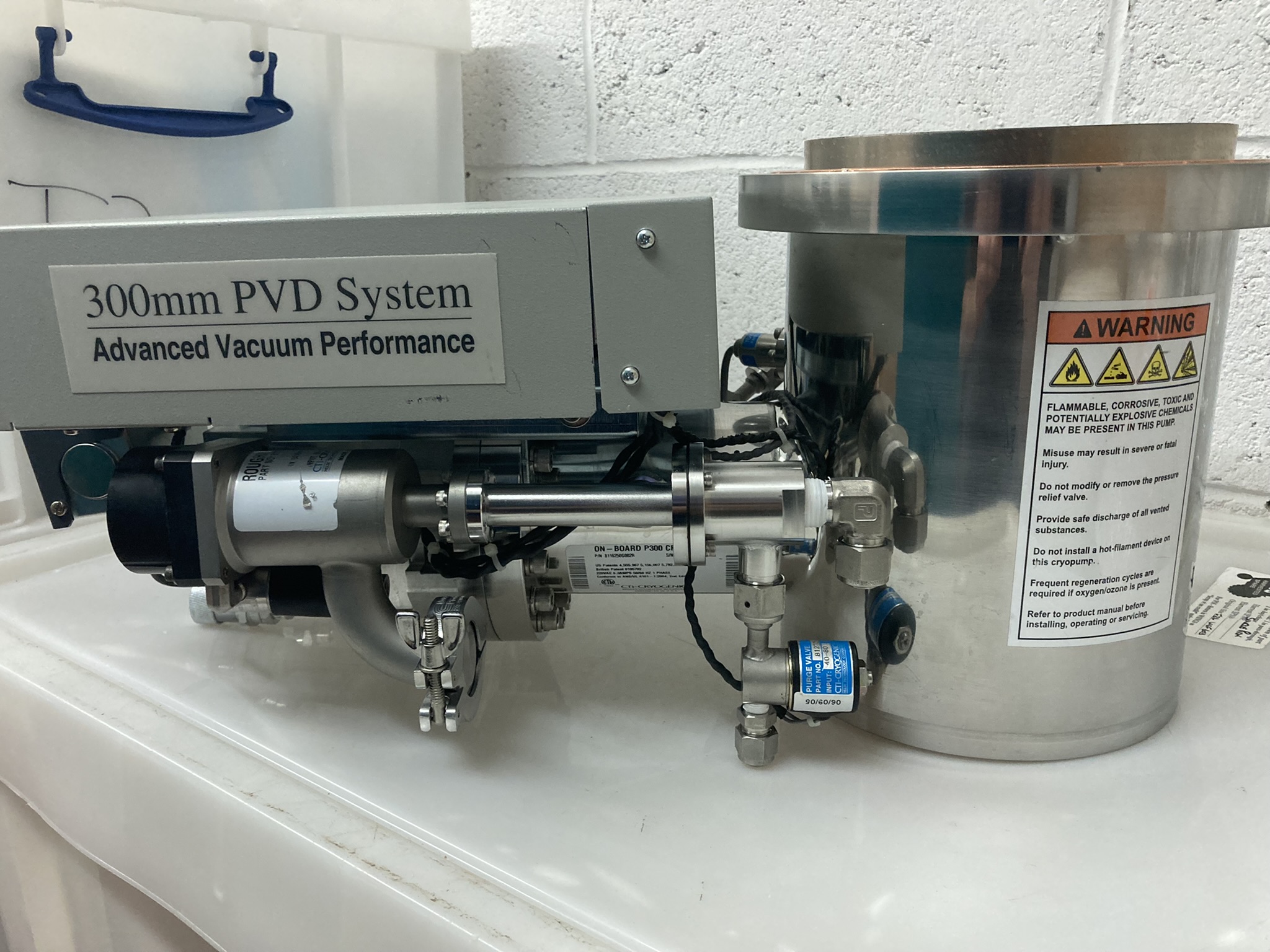 Used CTI-CRYOGENICS 8116250G002R CRYO WITH CHEVRON