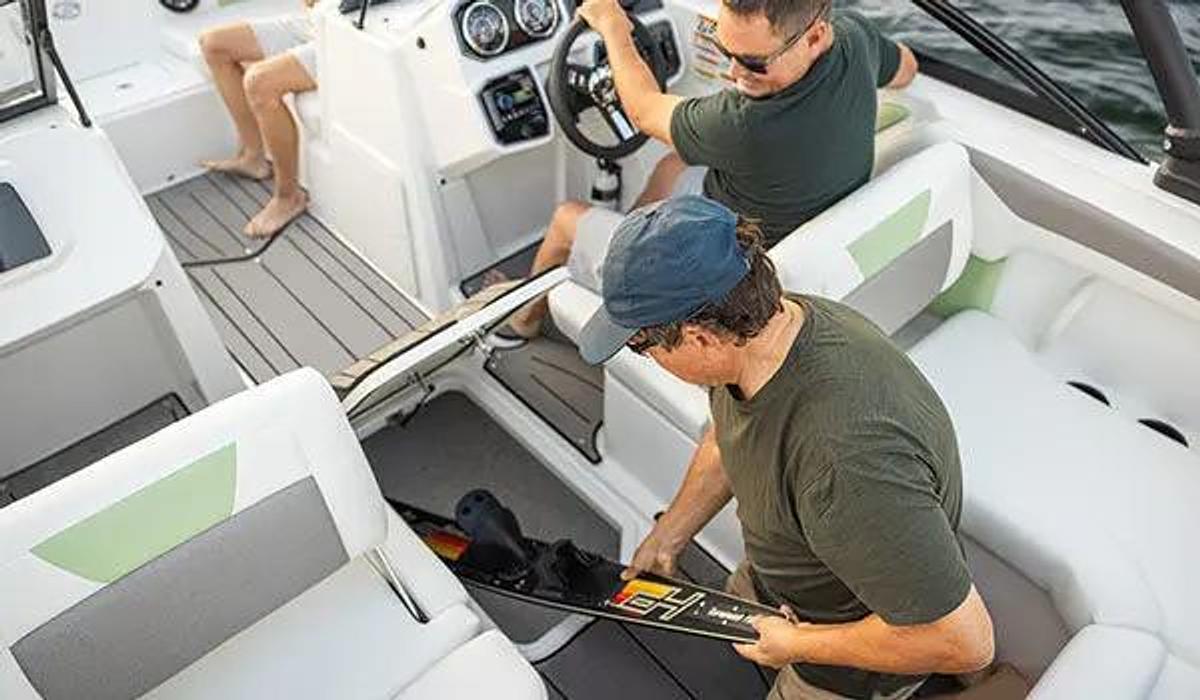 SunDeck 2050 Outboard