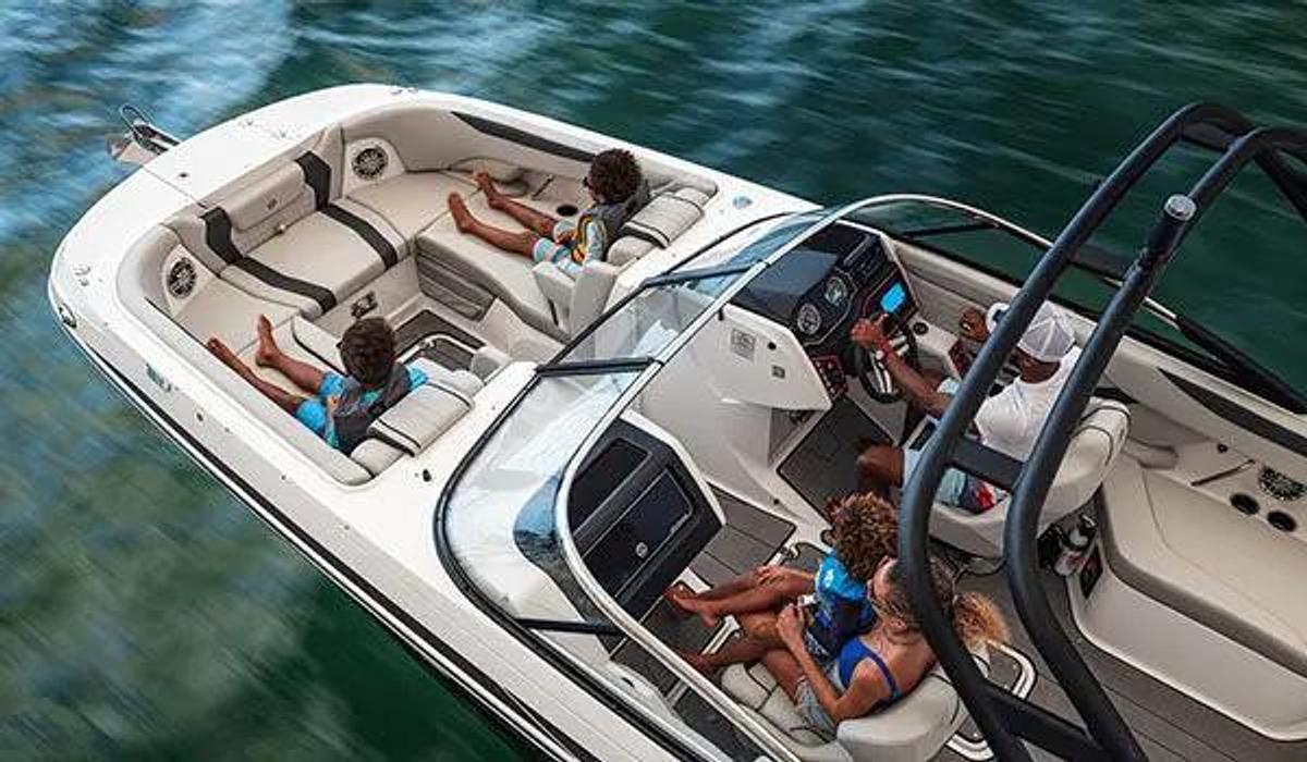 SunDeck 2600 Outboard