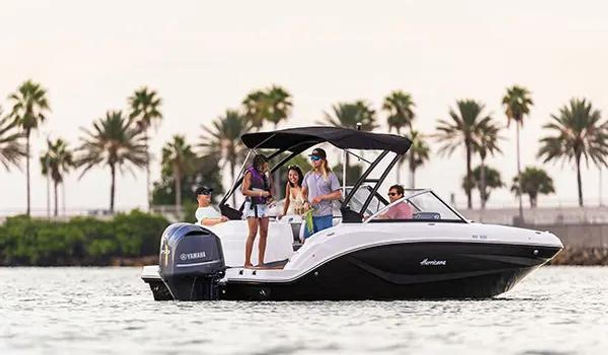 SunDeck 235 Outboard