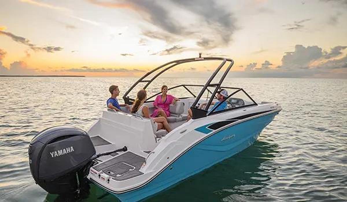 SunDeck 235 Outboard