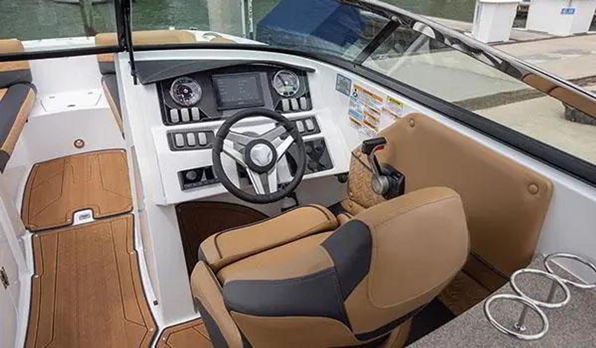 SunDeck 2690 Outboard
