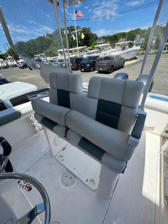 Used 2014 Everglades 255 CC
