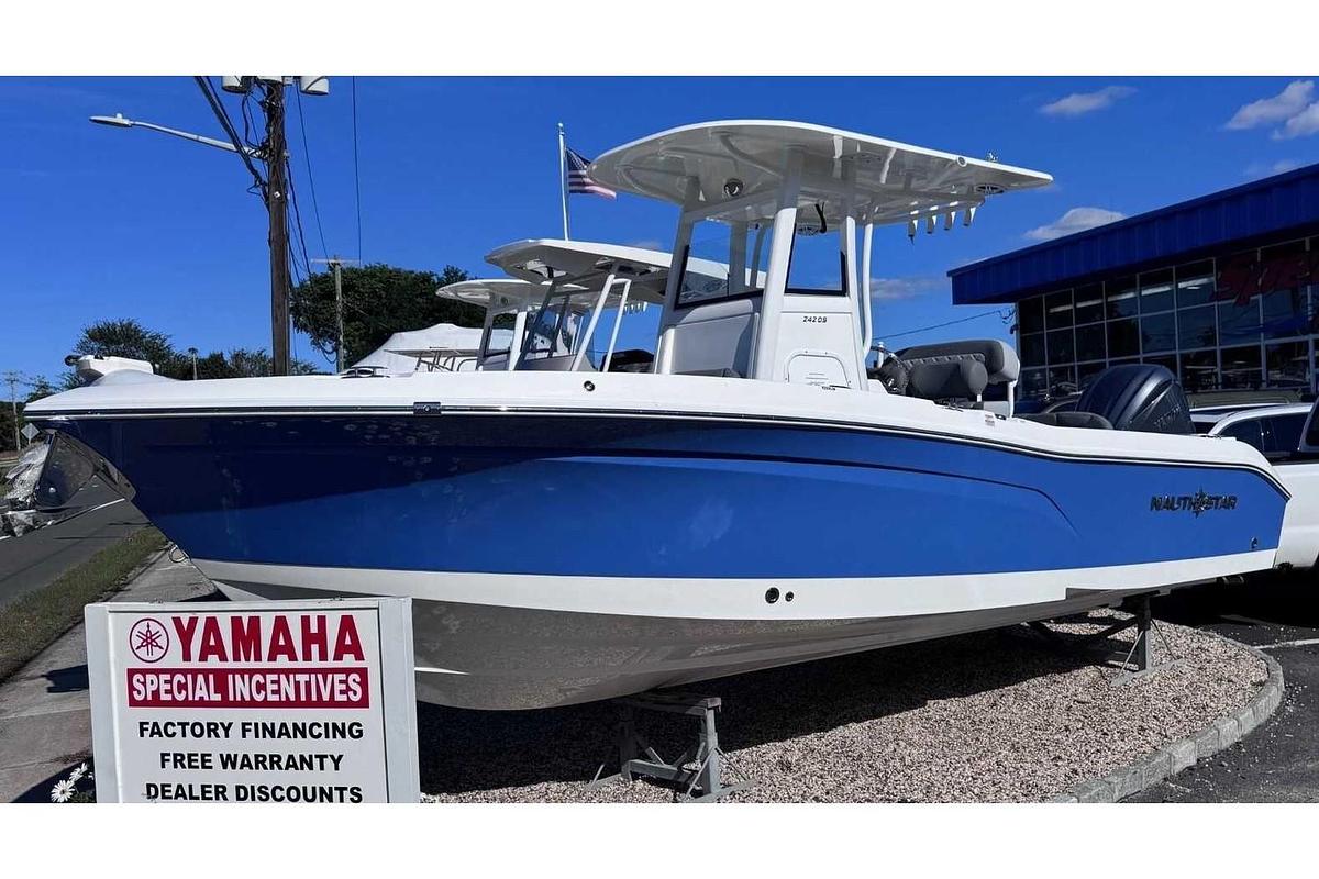 2025 NauticStar 242 Offshore