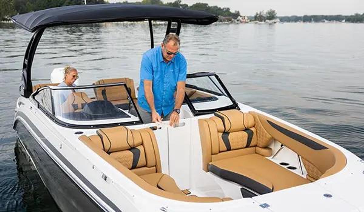 SunDeck 2600 Outboard