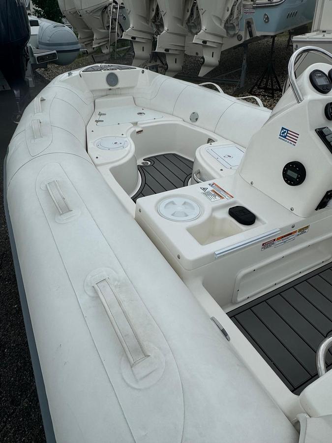 Used 2023 Zodiac YL440DL Yachtline Deluxe with Yamaha F60