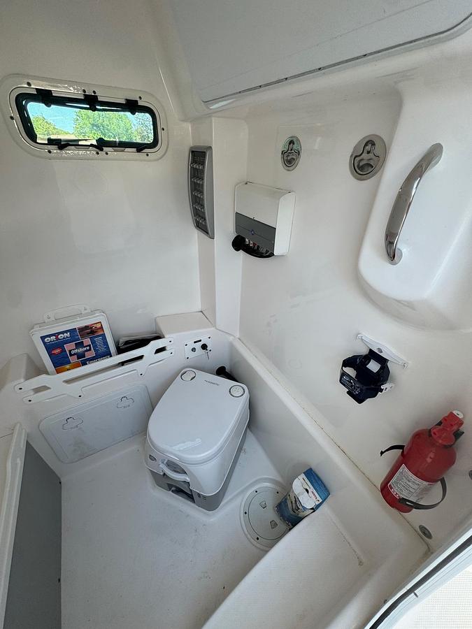 Used 2014 Everglades 255 CC