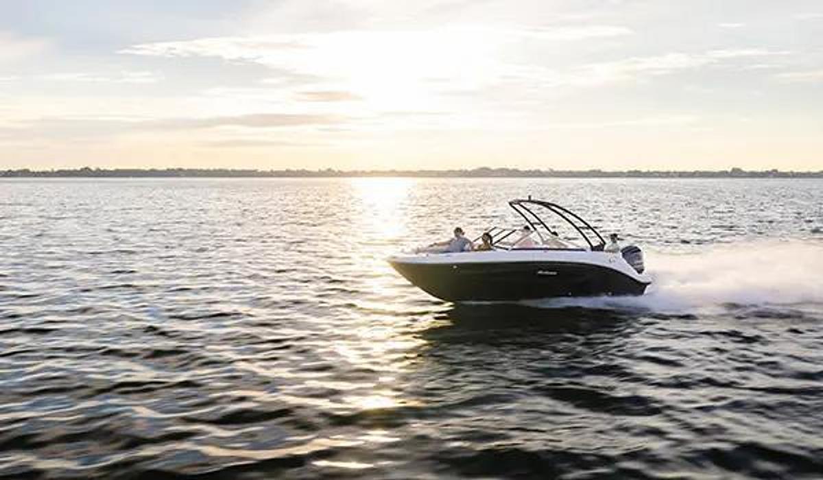 SunDeck 235 Outboard