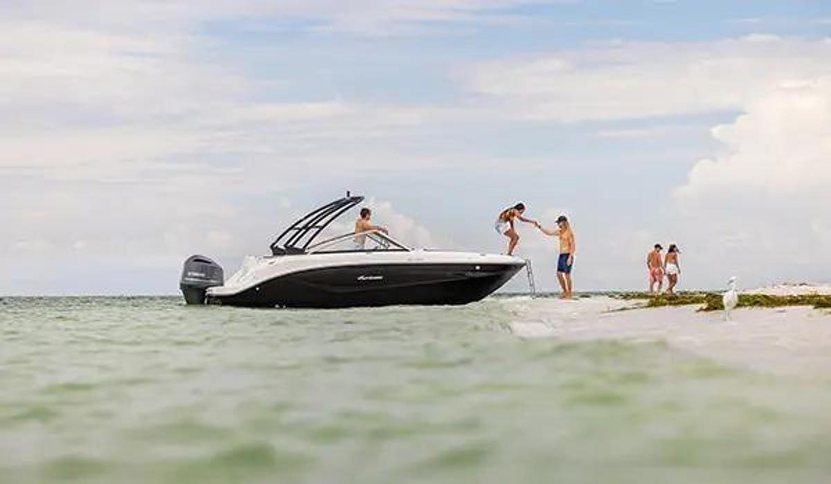 SunDeck 235 Outboard