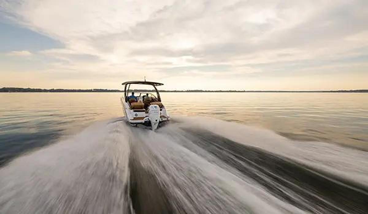 SunDeck 2600 Outboard