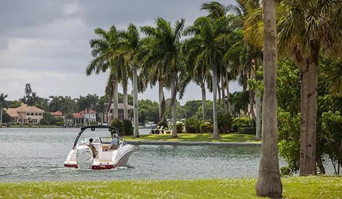 SunDeck 2690 Outboard