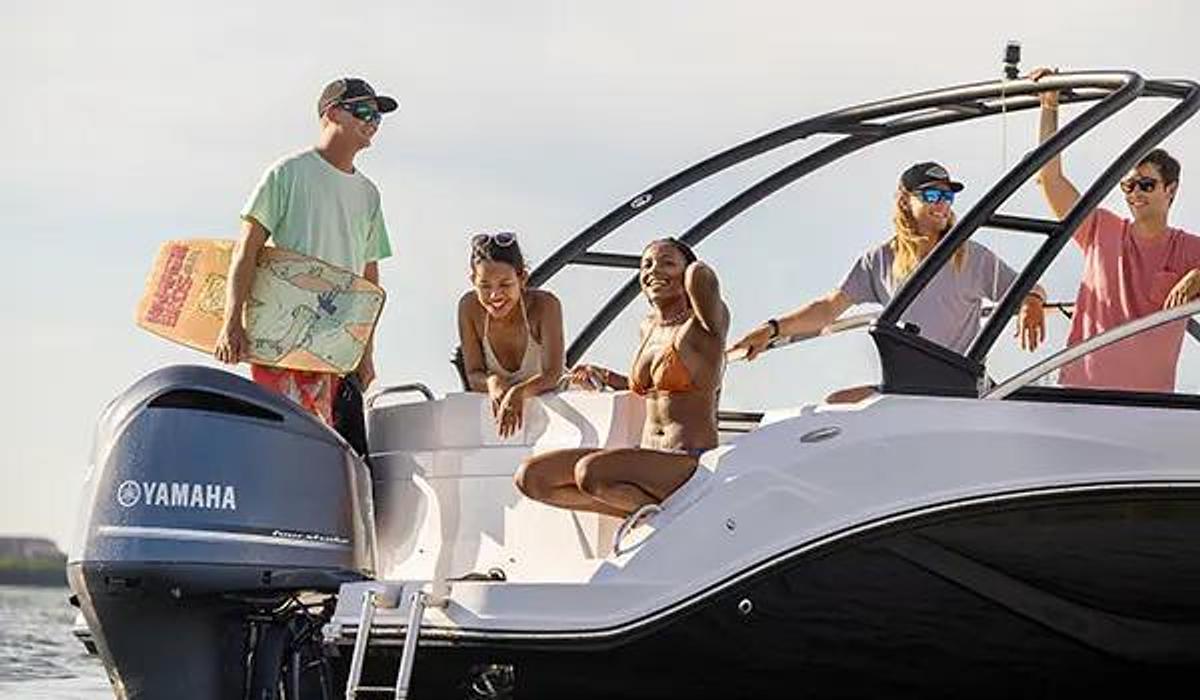 SunDeck 235 Outboard