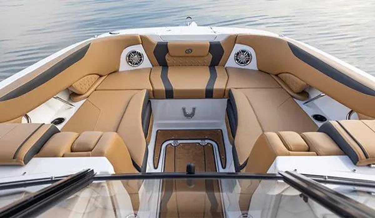 SunDeck 2600 Outboard