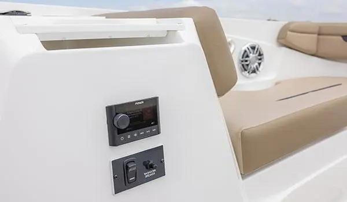 SunDeck Sport 205 IO Sterndrive