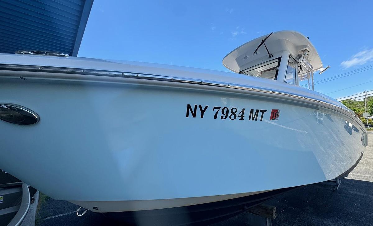 Used 2014 Everglades 255 CC
