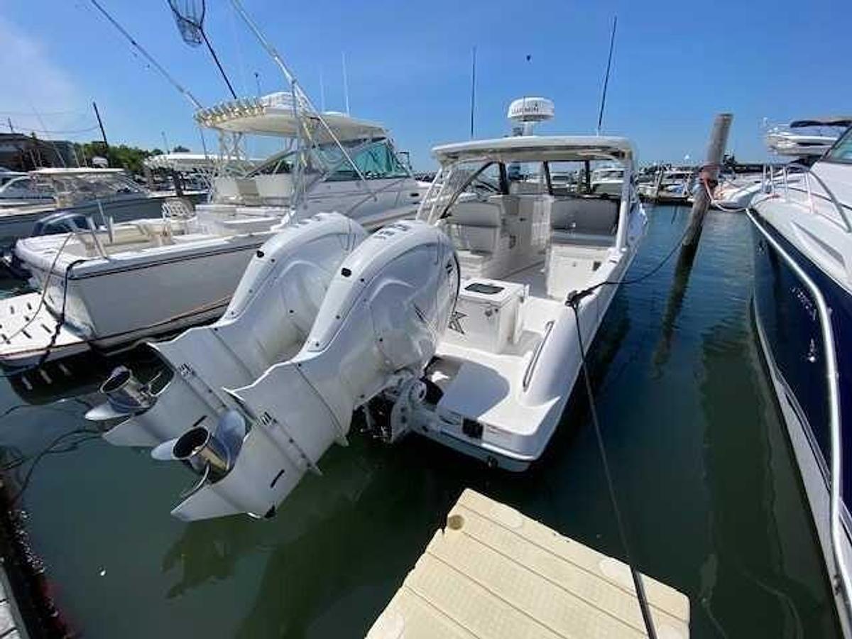 Used 2019 Everglades Boats 340DC
