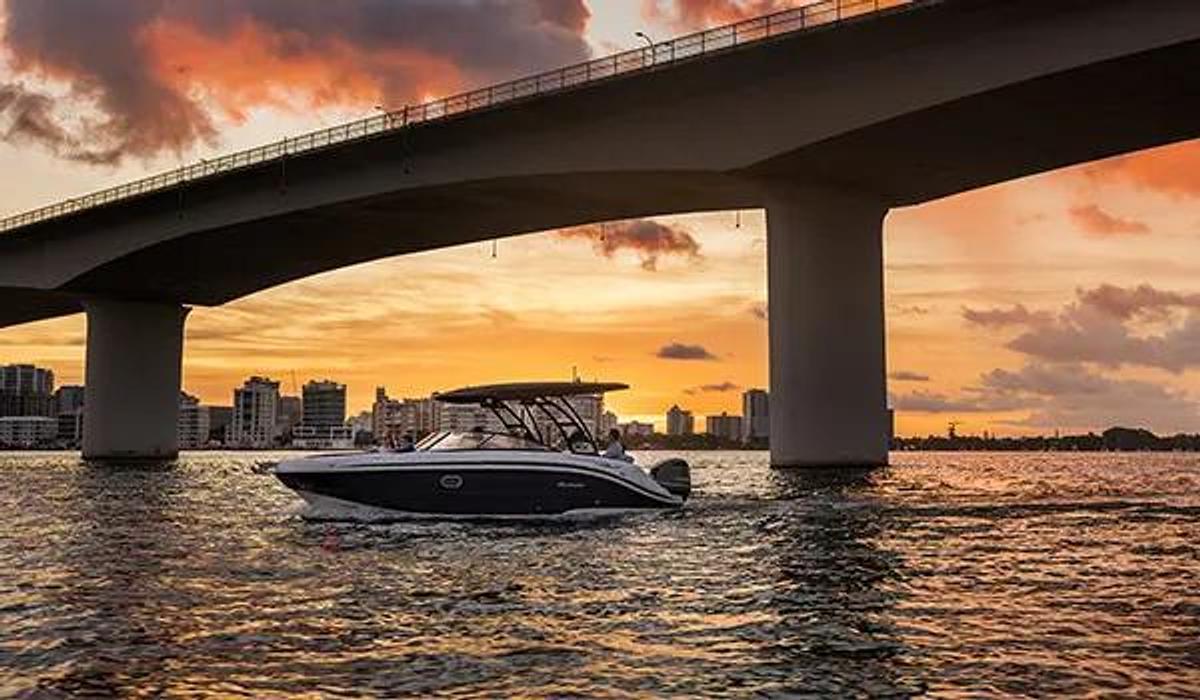 SunDeck 2600 Outboard